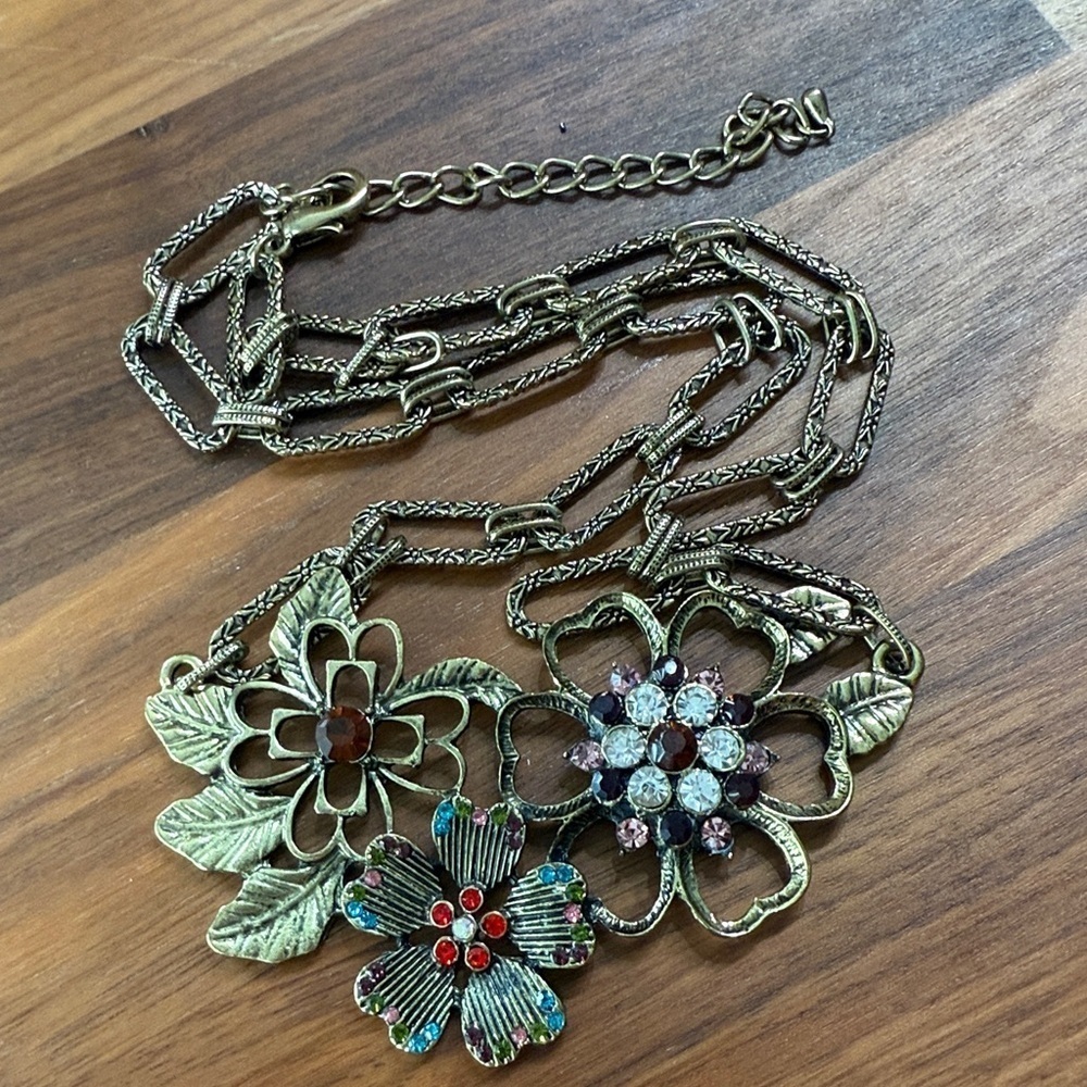 Vintage Inspired Antiqued Gold Tone Large Jewel Embellished Flower Necklace